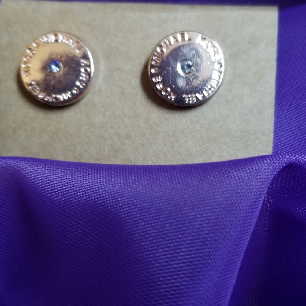Cute  rhinestone studs